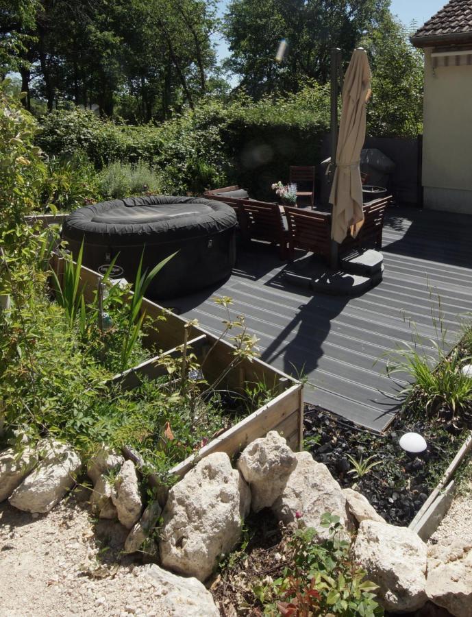 Cottage-Gite & Jacuzzi - Chez Flo & Marc シュジ・シュル・シゼ エクステリア 写真