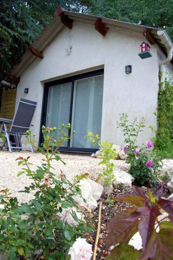 Cottage-Gite & Jacuzzi - Chez Flo & Marc シュジ・シュル・シゼ エクステリア 写真